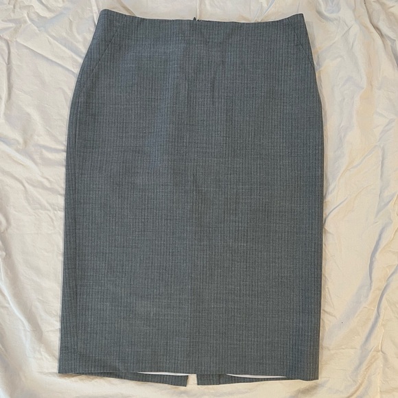 Banana Republic Dresses & Skirts - Banana Republic - gray pencil skirt - size 0